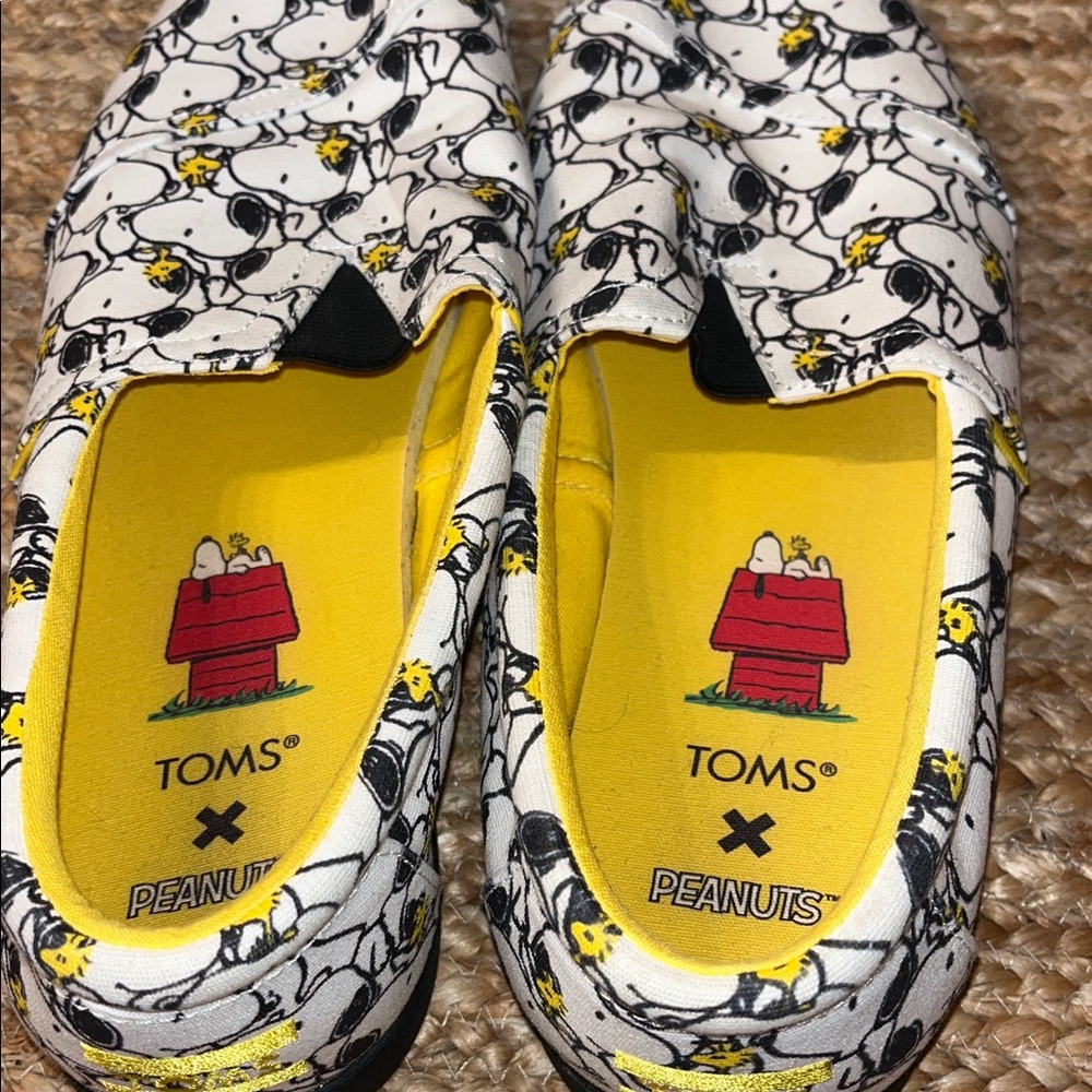 Mens Tom Peanuts Snoopy White and Yellow Slip-Ons shoes size 12 - Picture 5 of 8